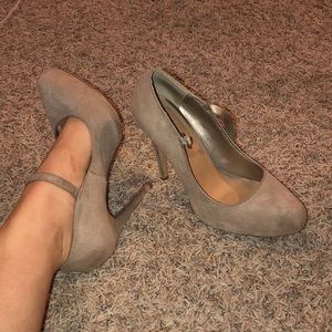 Women’s suede tan heels